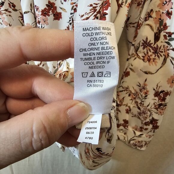 MAURICES Collared V-Neck Top Cream With Pink Floral Design Long Sleeve XXL - Picture 6 of 8